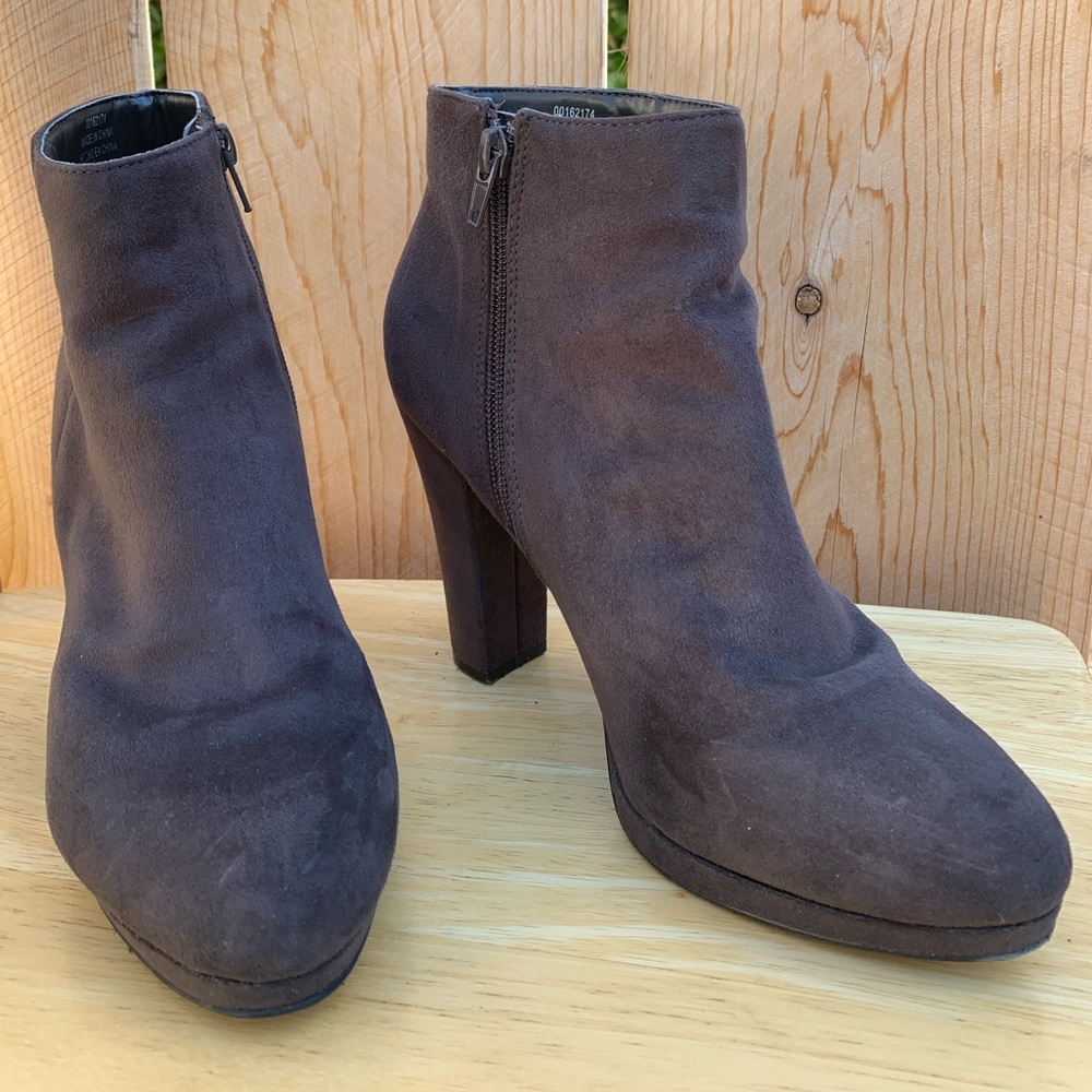 ✨cute thick heel ankle bootie✨